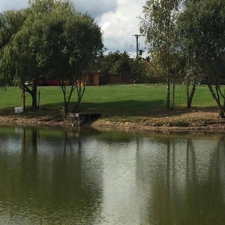 Elton Barn Fishery & Retreat Nottingham Exterior photo