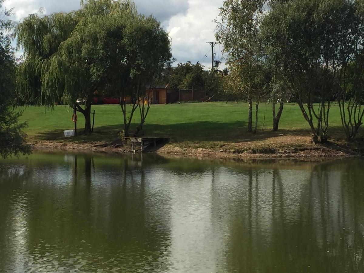 Elton Barn Fishery & Retreat Nottingham Exterior photo